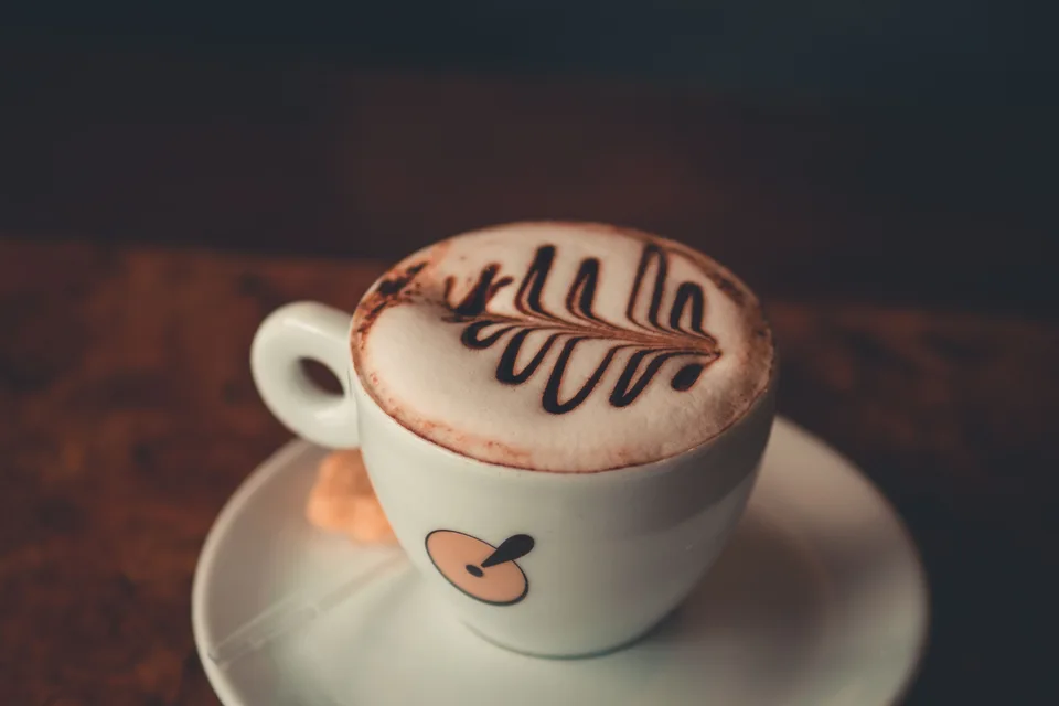 BookNoFees: Exempelbild: Cappuccino med chokladmönster