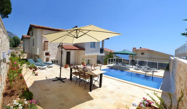 BookNoFees: Villa Frida – konst, berg och hav – Kalkan, Kas, Antalya