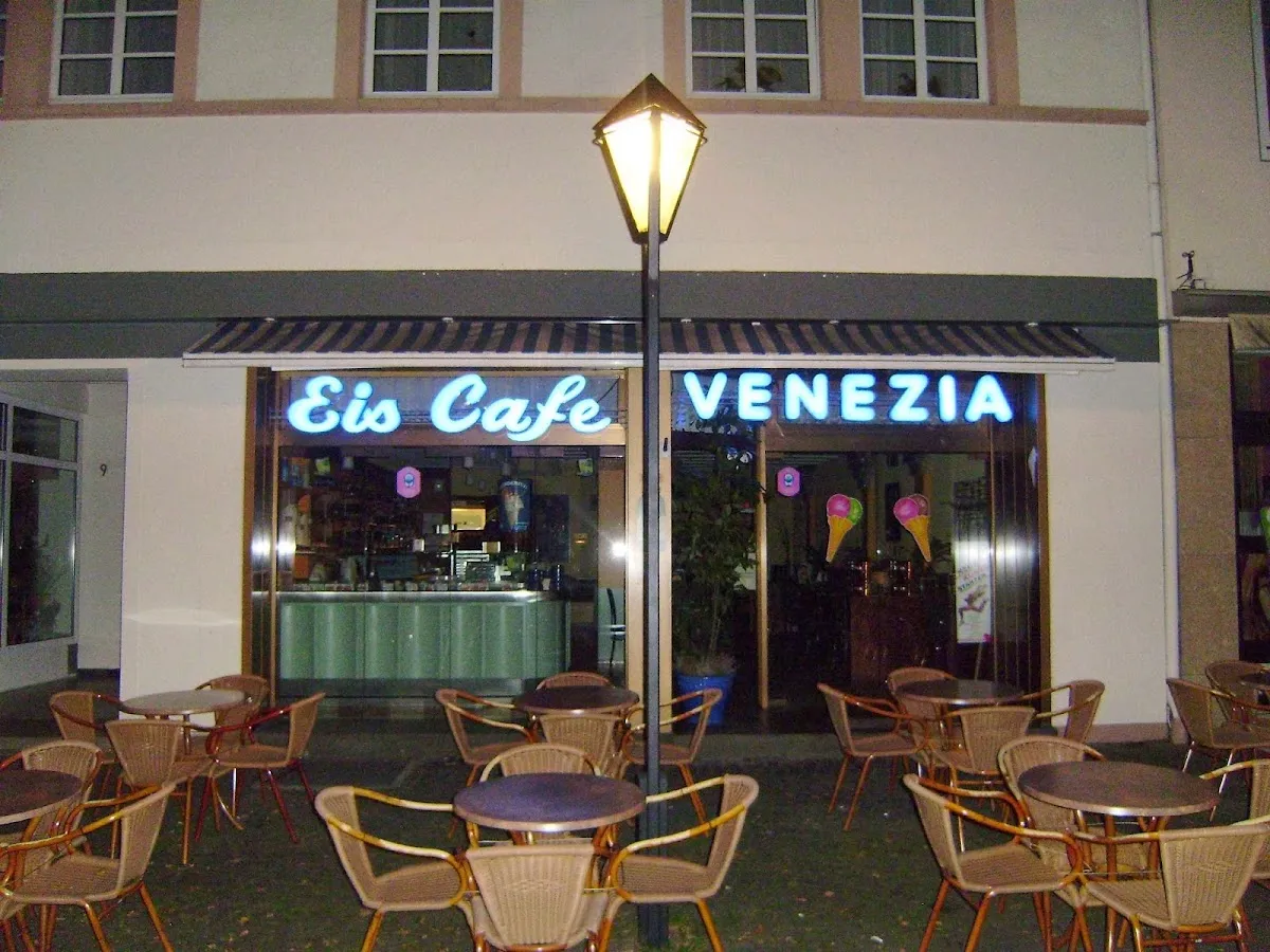 BookNoFees: Glass – Eis Café Venezia – Arnsberg – Här är Café Venezia, bild 1