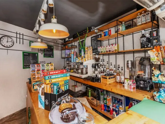 BookNoFees: Kafé – 5 to go – Bucharest – 5 kvar, bild 3