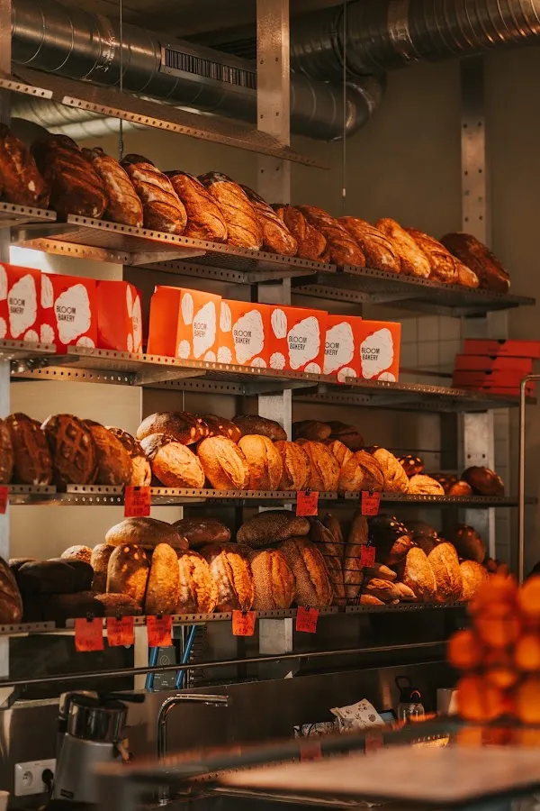 BookNoFees: Bageri – BLOOM BAKERY – Bratislava – BLOOM BAKERY, bild 1