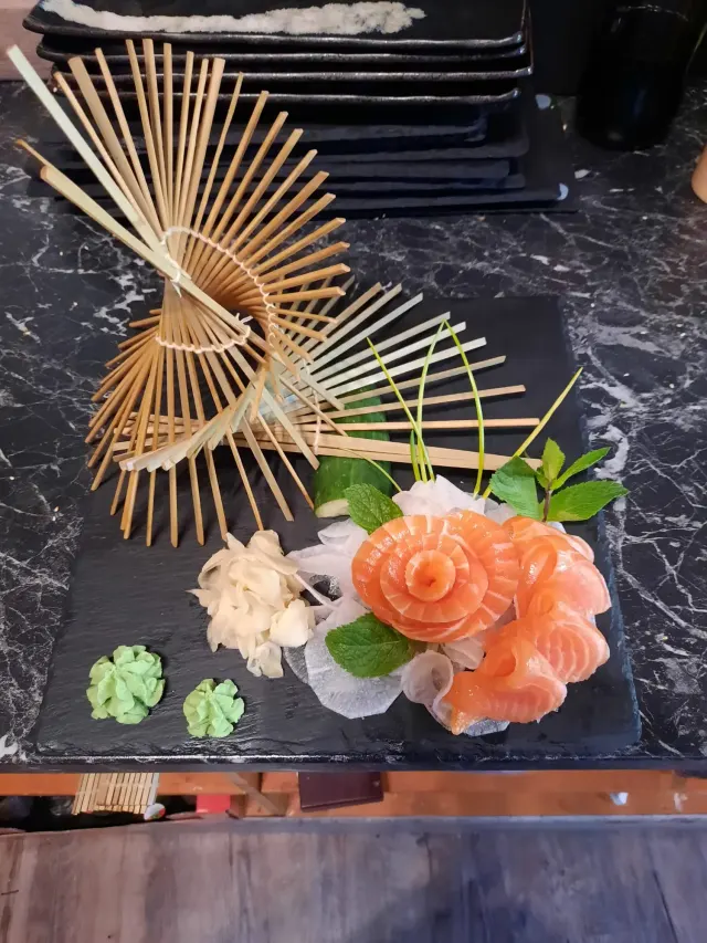 BookNoFees: Restaurang – Hitomi Sushi Bar – Meschede – Hitomi Sushi Bar, bild 2
