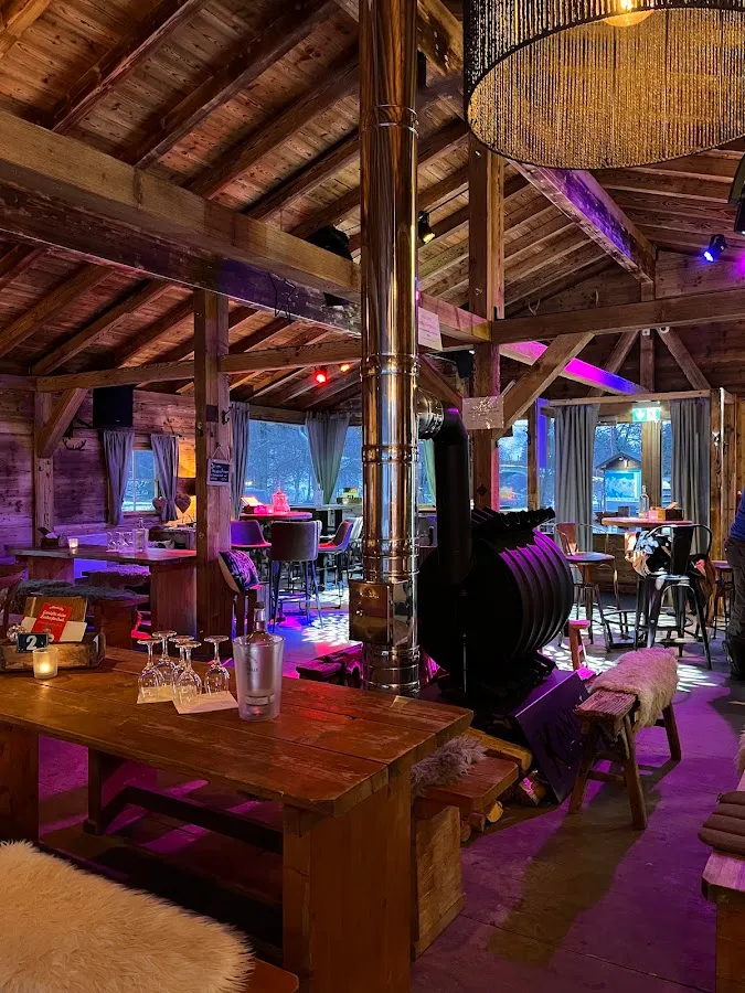 BookNoFees: Restaurang – Nordhang Jause – Winterberg – Fika på nordsidan, bild 1