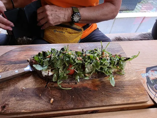 BookNoFees: Restaurang – Nordhang Jause – Winterberg – Fika på nordsidan, bild 3