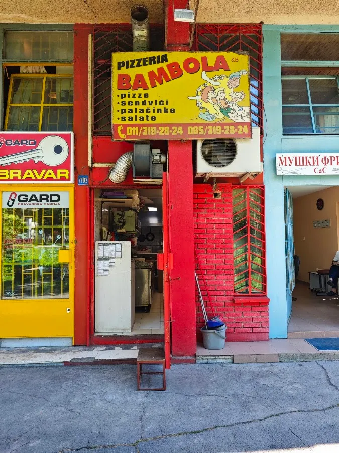 BookNoFees: Snackbar – Bambola – Belgrade – Färgerna, bild 1