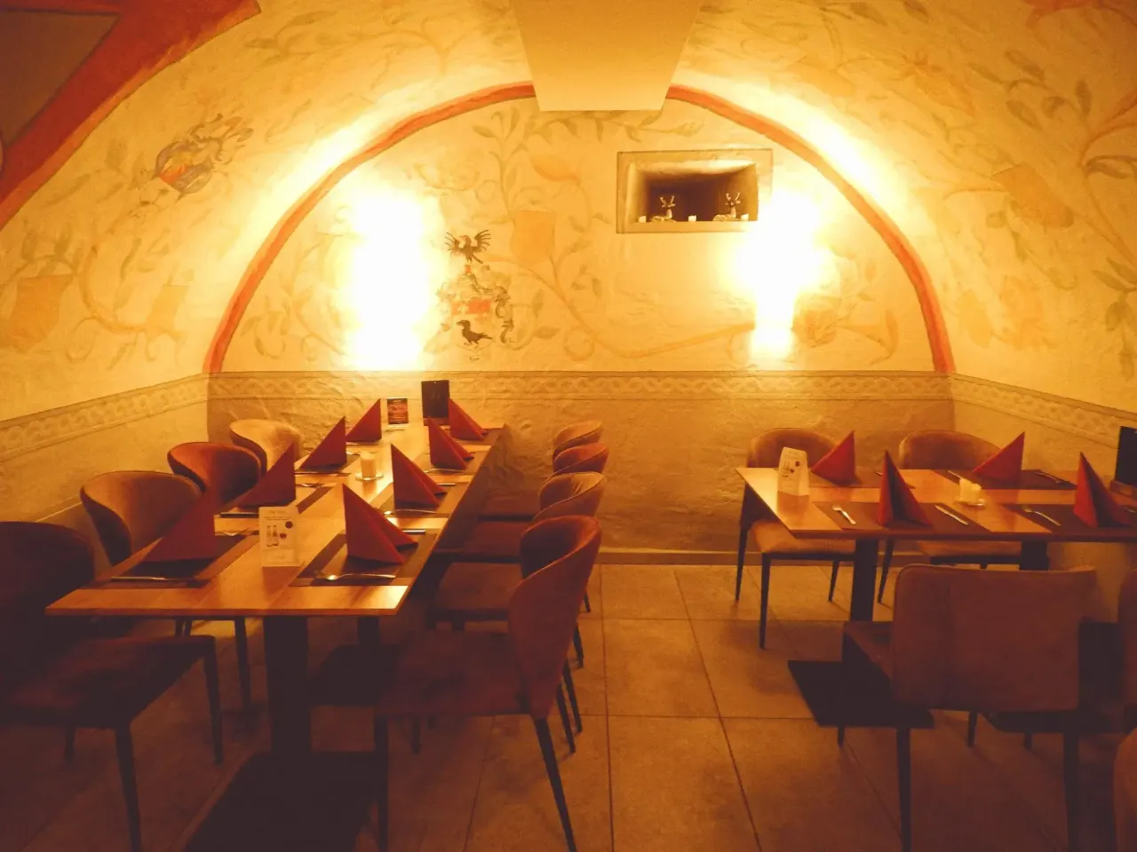 BookNoFees: Restaurang – Drostenkeller – Balve – Drostenkällaren, bild 1