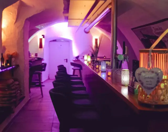 BookNoFees: Restaurang – Drostenkeller – Balve – Drostenkällaren, bild 2