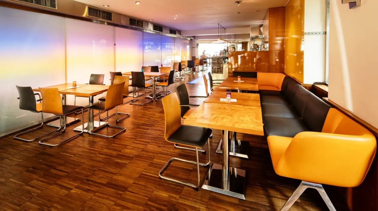 BookNoFees: Restaurang – Cuadro – Vienna – Tabell, bild 1