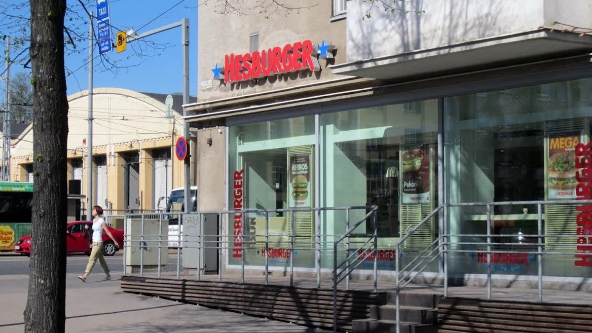 BookNoFees: Snackbar – Hesburger – Helsinki – Hesburger, bild 1