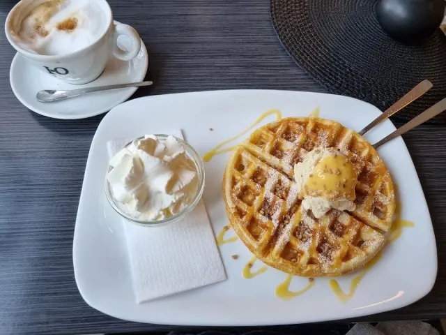 BookNoFees: Restaurang – Café & Bistro Am Brunnen – Fröndenberg – Café & Bistro Am Brunnen, bild 3
