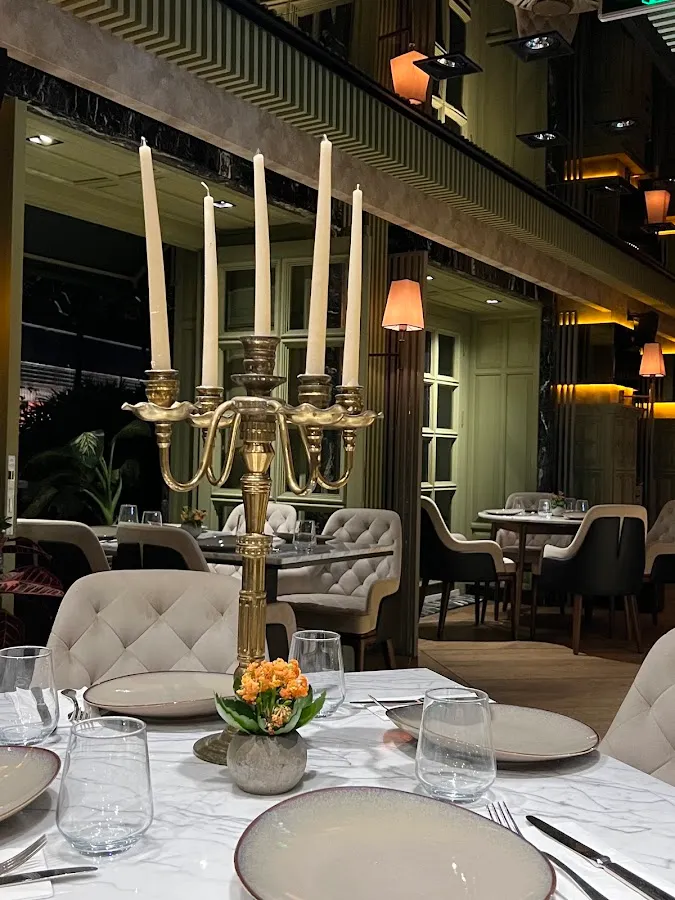 BookNoFees: Restaurang – Frontiere İstanbul – Istanbul – Gränser Istanbul, bild 1
