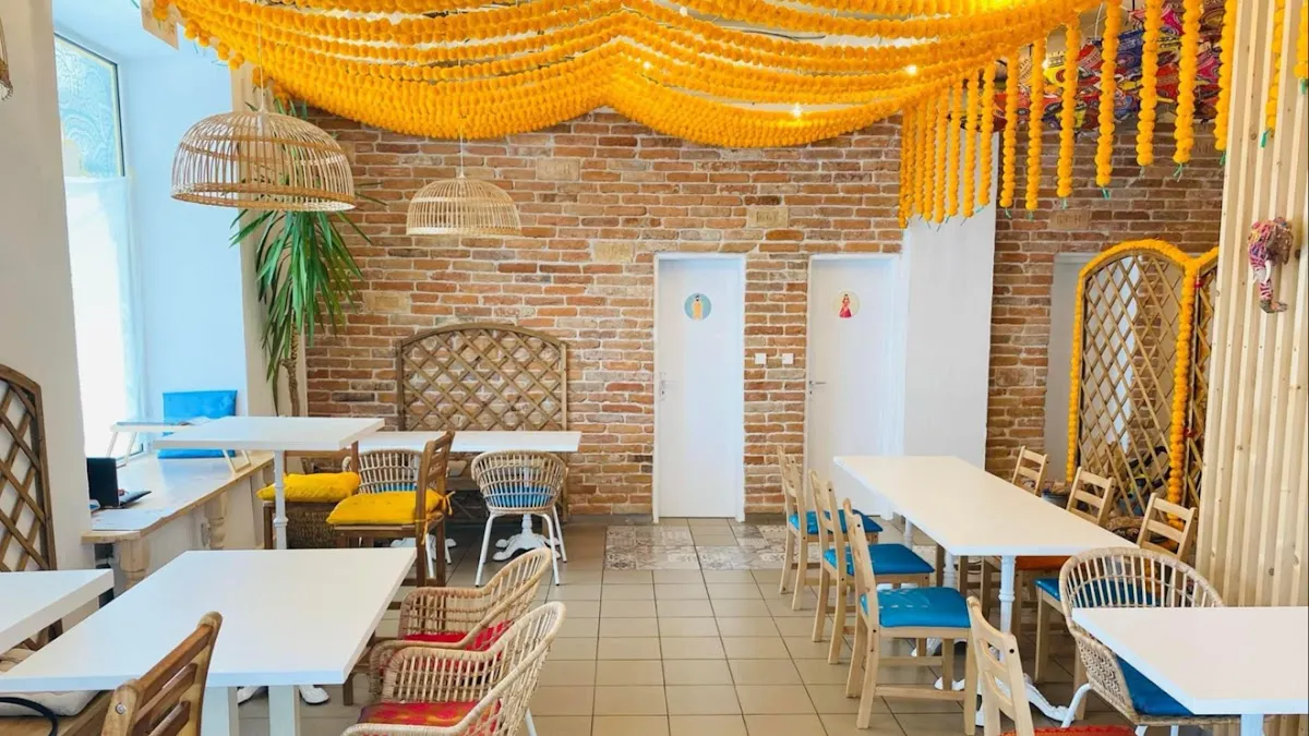 BookNoFees: Restaurang – MumBhai Central – Bratislava – MumBhai Central, bild 1