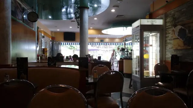 BookNoFees: Restaurang – Eiscafé Valentino – Werdohl – Eiscafé Valentino, bild 2