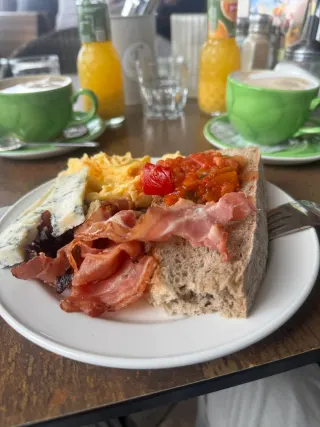 Restaurang – BookNoFees: bild från Jens Scafartis recension av R-Café Möhnesee