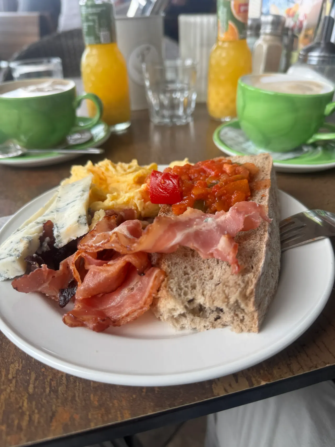 BookNoFees: Restaurang – R-Café Möhnesee – Möhnesee-Delecke, bild 1