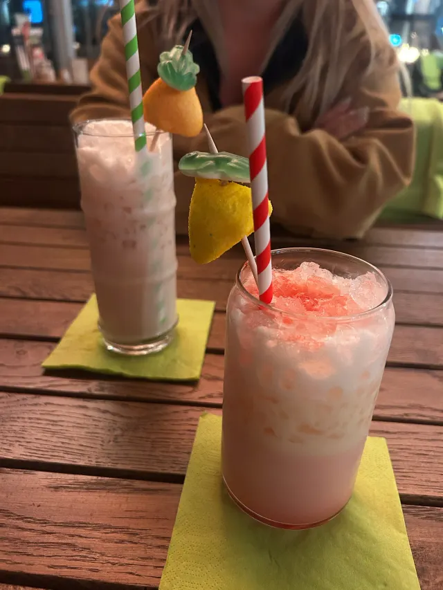 BookNoFees: Restaurang – R-Café Möhnesee – Möhnesee-Delecke – R-Café Möhnesee, bild 2