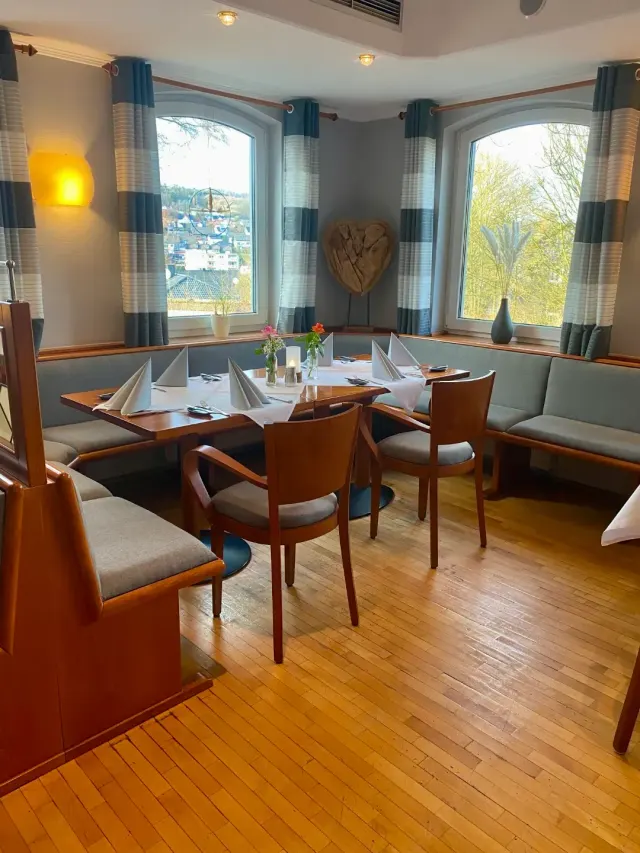 BookNoFees: Restaurang – Hotel-Restaurant Wilhelmshöhe – Neuenrade – Hotel-Restaurant Wilhelmshöhe, bild 3