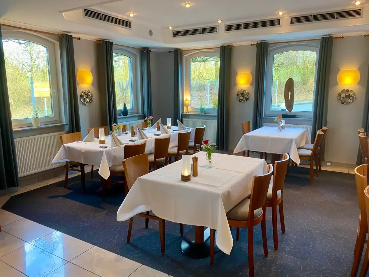 BookNoFees: Restaurang – Hotel-Restaurant Wilhelmshöhe – Neuenrade – Hotel-Restaurant Wilhelmshöhe, bild 1