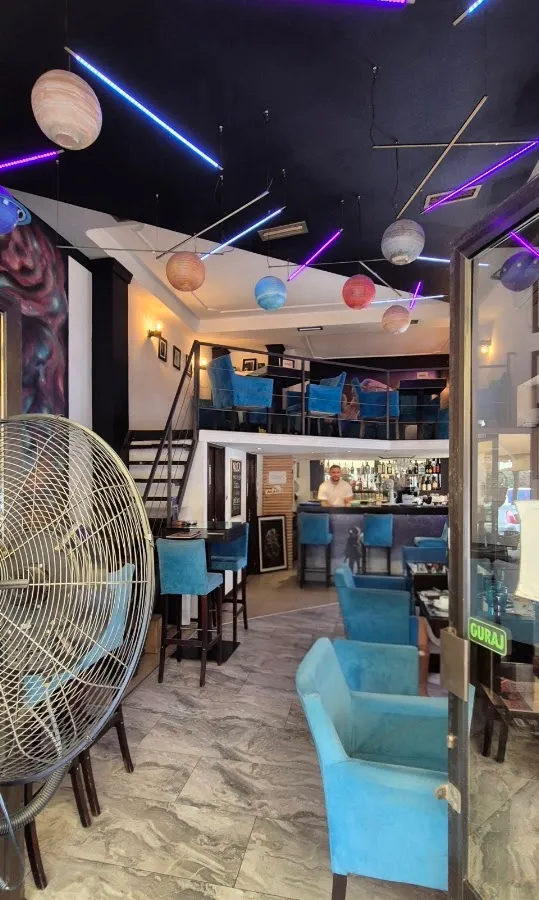 BookNoFees: Kafé – Orion kafe – Belgrade – Orion Café, bild 1