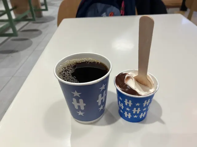 BookNoFees: Snackbar – Hesburger – Helsinki – Hesburger, bild 3