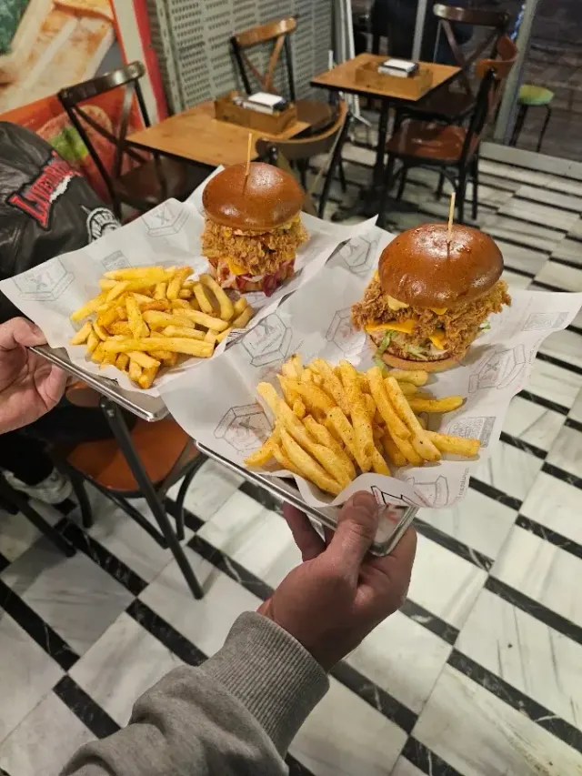 BookNoFees: Snackbar – Ferick Fried Chicken – Istanbul – Ferick Fried Chicken, bild 3