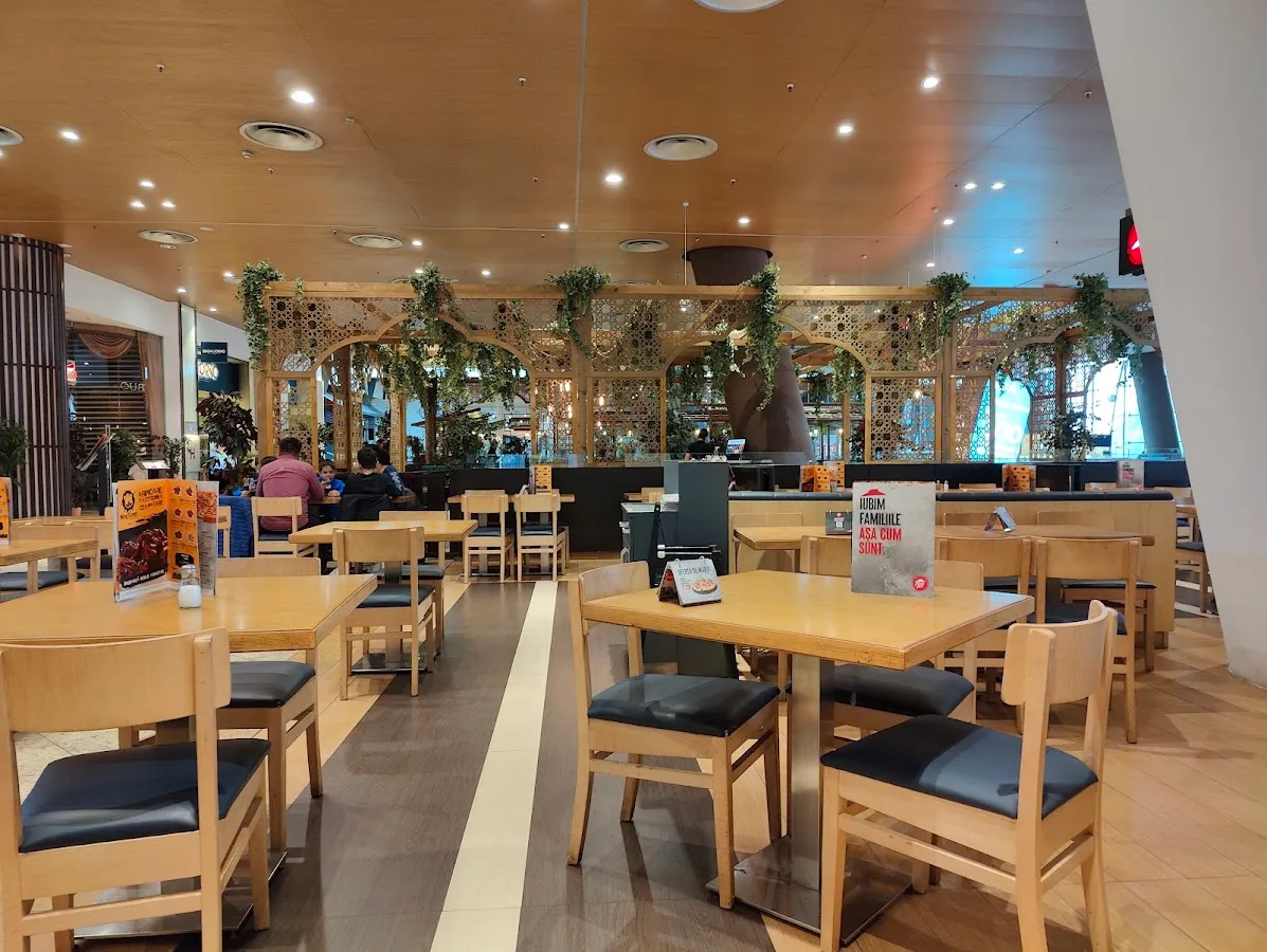 BookNoFees: Restaurang – Pizza Hut – Bucharest – Pizza Hut, bild 1
