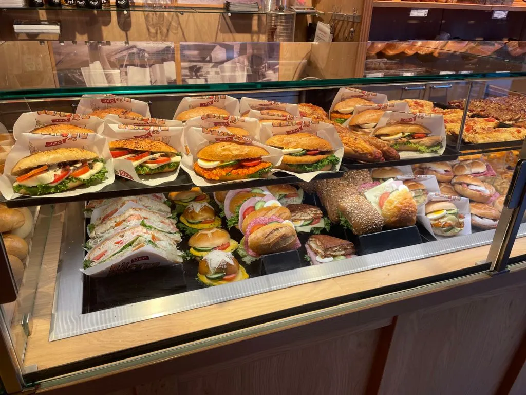 BookNoFees: Restaurang – Backhaus Café Liese – Bestwig – Backhaus Café Liese, bild 1