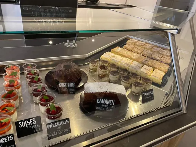 BookNoFees: Restaurang – Herz über Kopf – Meschede – Huvudet under fötterna, bild 2