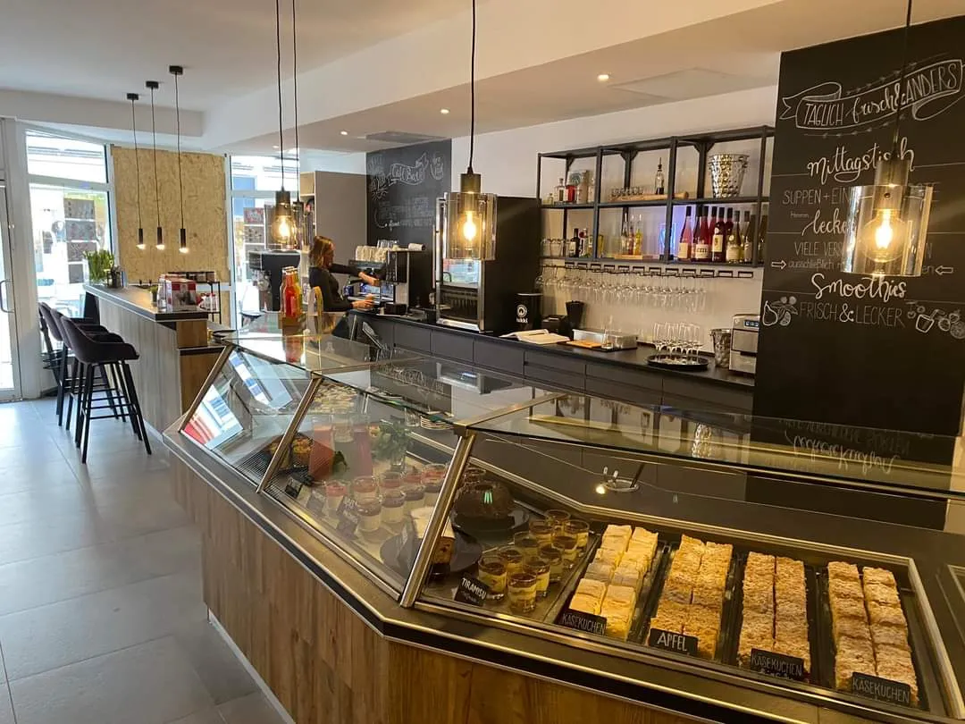 BookNoFees: Restaurang – Herz über Kopf – Meschede – Huvudet under fötterna, bild 1