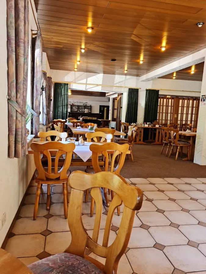 BookNoFees: Restaurang – Gaststätte Waldenburg – Attendorn – Restaurang Waldenburg, bild 1