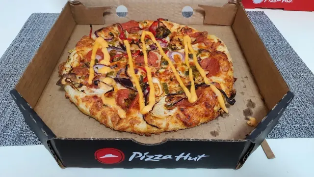 BookNoFees: Restaurang – Pizza Hut – Bucharest – Pizza Hut, bild 2