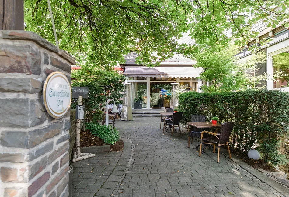 BookNoFees: Restaurang – Landhotel Sauerländer Hof – Eslohe-Wenholthausen – Landhotel Sauerländer Hof, bild 1