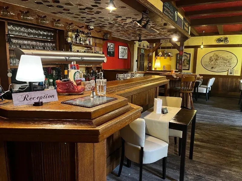 BookNoFees: Restaurang – Henblas — Hotel, Restaurant & Pub – Neuenrade-Altenaffeln – Henblas — Hotell, restaurang och pub, bild 1