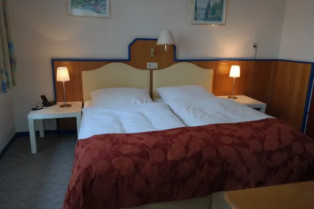 BookNoFees: Restaurang – Kautz Hotel Gasthaus – Kamen – Kautz Hotell och Värdshus, bild 3