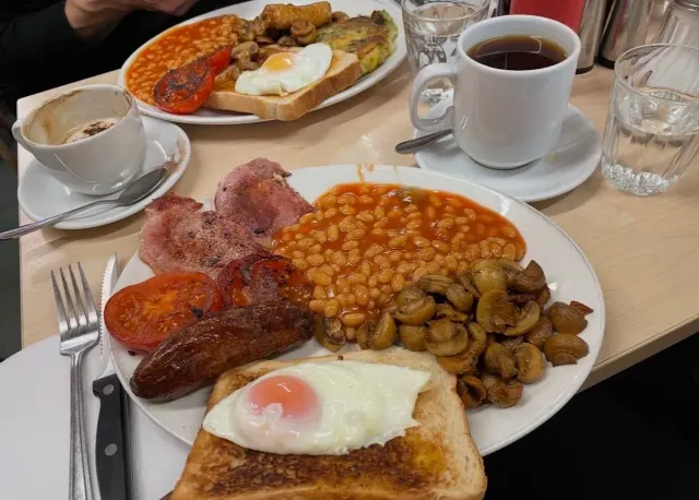 BookNoFees: Kafé – E. Pellicci – London – E. Pellicci, bild 2