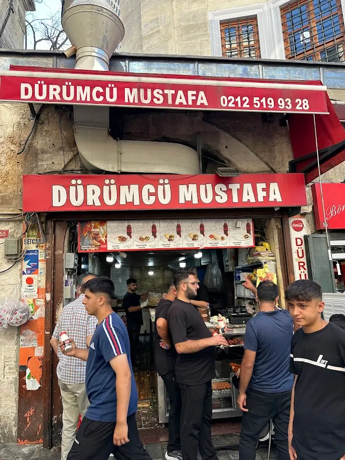 BookNoFees: Kafé – Dürümcü Mustafa – Istanbul – Mustafa, dürümförsäljaren, bild 1