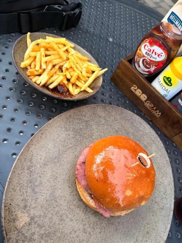 BookNoFees: Restaurang – Derin Köfte&Burger – Istanbul – Derin Köfte & Burger, bild 2