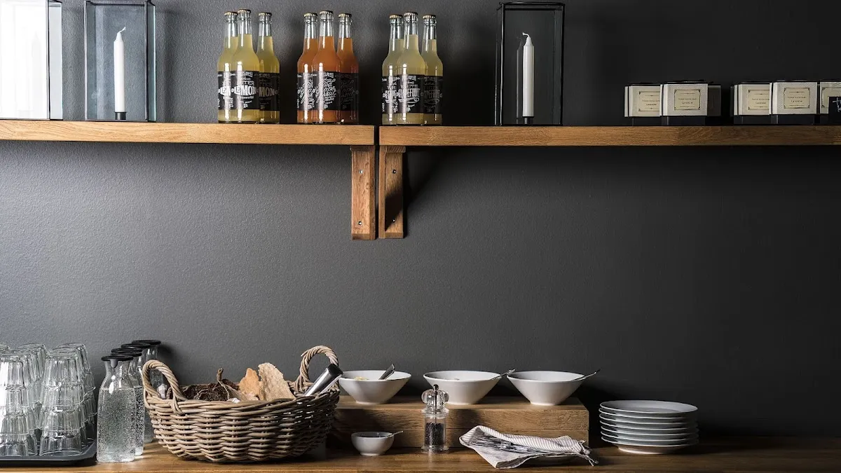 BookNoFees: Kafé – Cafe Monami – Helsinki – Café Monami, bild 1