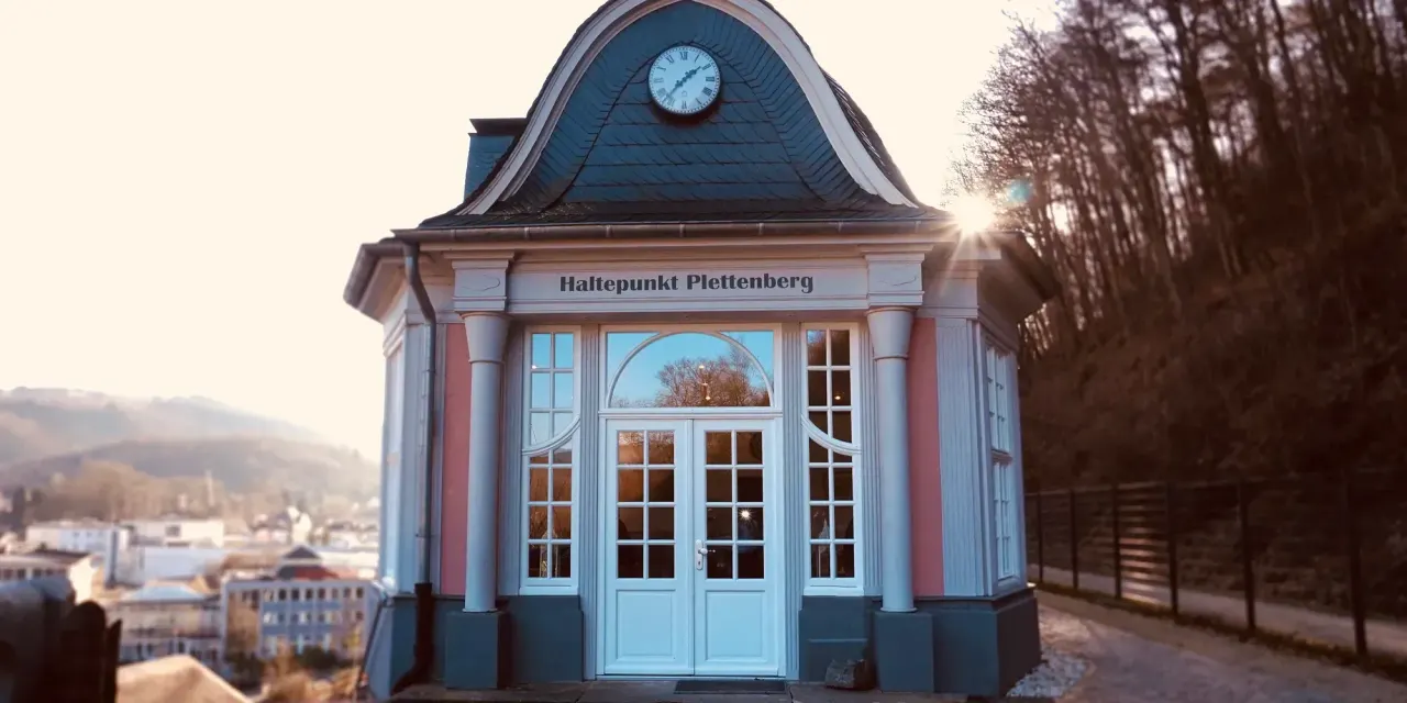 BookNoFees: Kafé – Café Haltepunkt – Plettenberg – Café Haltepunkt, bild 1