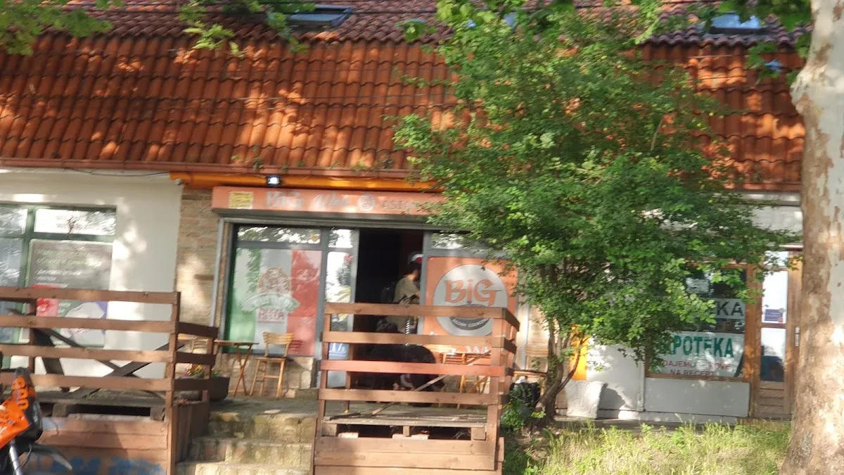BookNoFees: Restaurang – Big Wok – Belgrade – Stor wok, bild 1