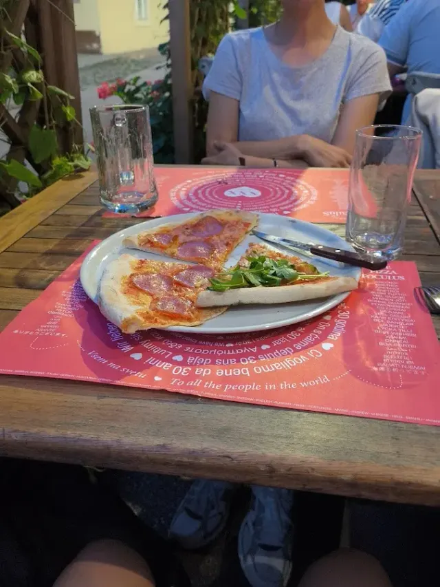 BookNoFees: Restaurang – Foculus – Ljubljana – Foculus, bild 2