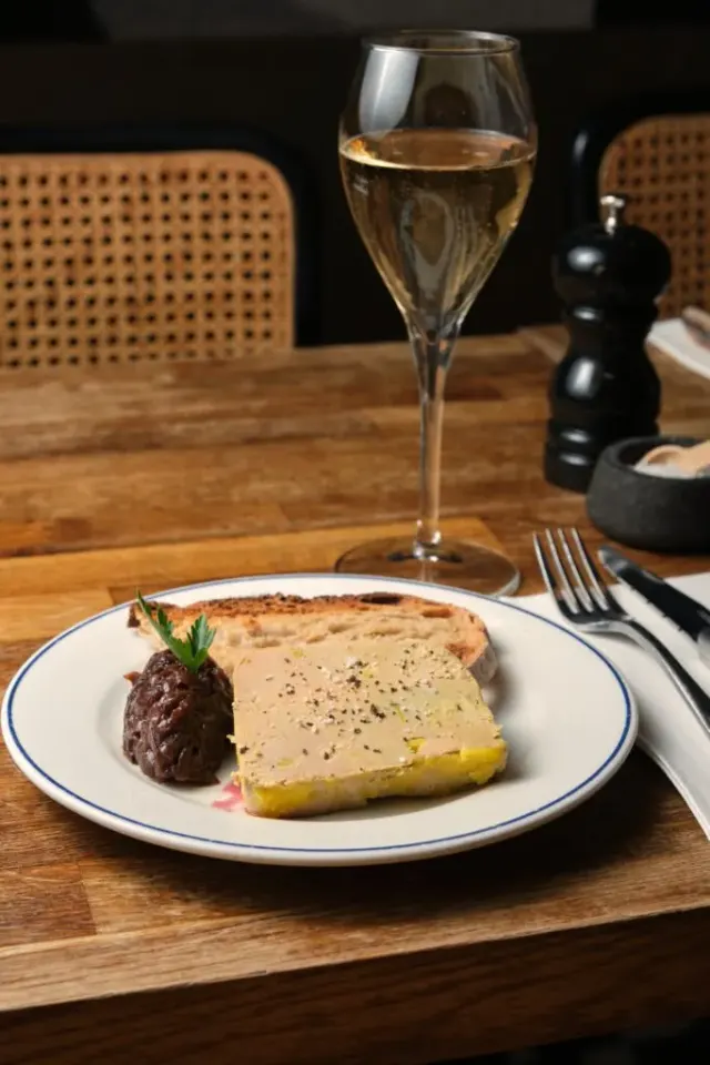 BookNoFees: Restaurang – Canard et Champagne – Paris – Anka och champagne, bild 3