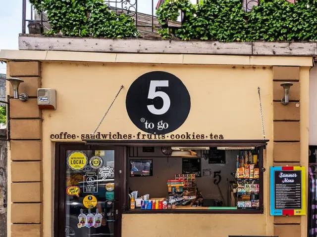 BookNoFees: Kafé – 5 to go – Bucharest – 5 kvar, bild 2