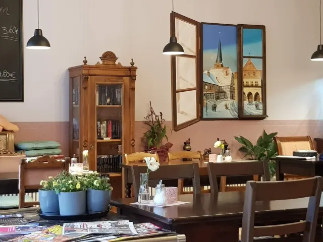 BookNoFees: Restaurang – Oma's Cafe – Werne – Mormors kafé, bild 3
