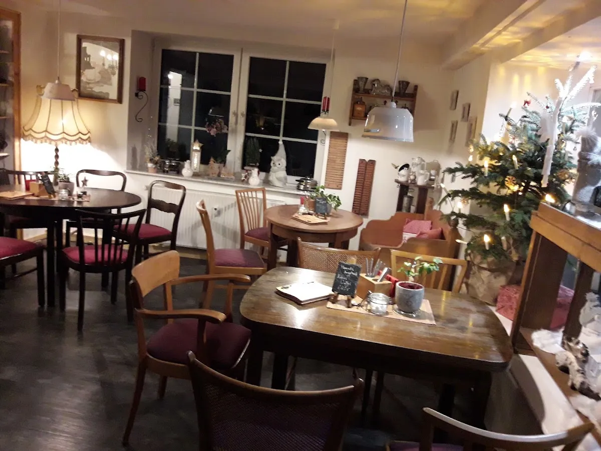 BookNoFees: Kafé – Helga's Waffelstübchen – Hallenberg – Helgas våffelcafé, bild 1