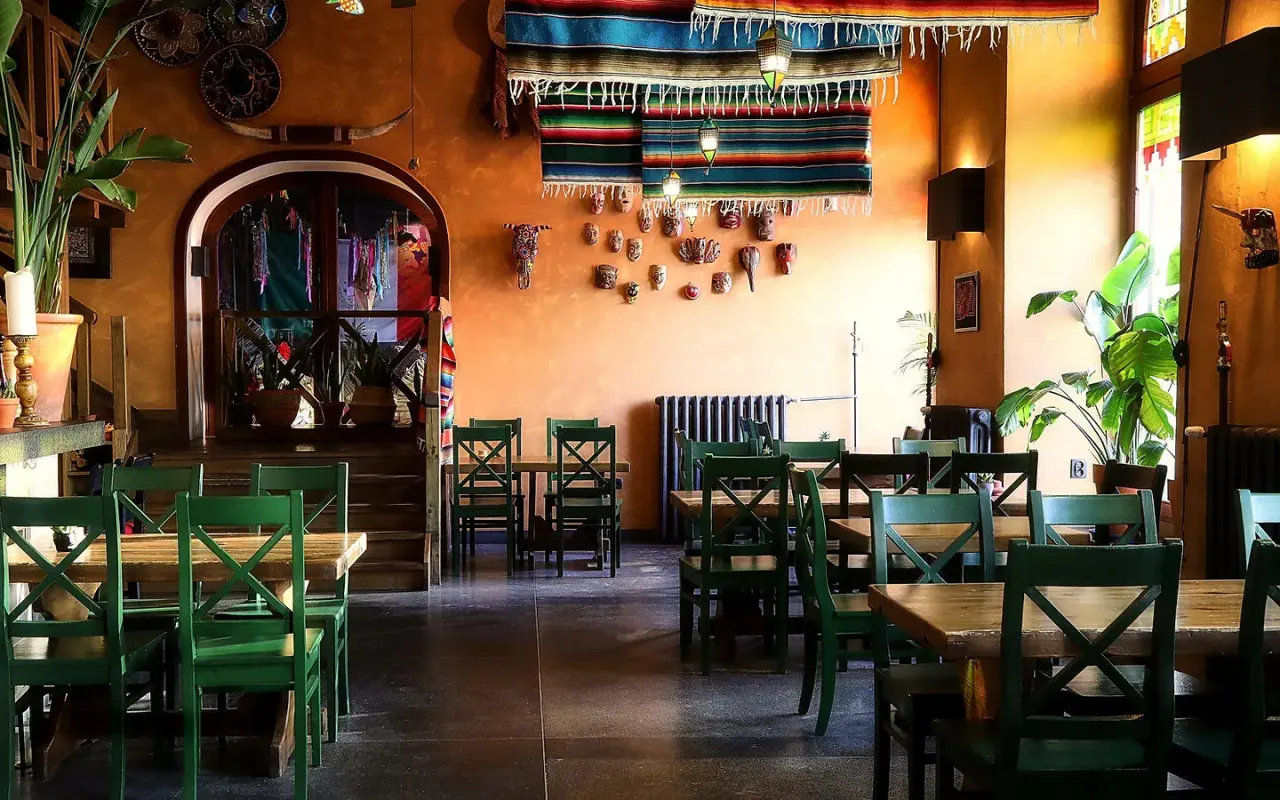 BookNoFees: Restaurang – El Popo – Warsaw – Påven, bild 1