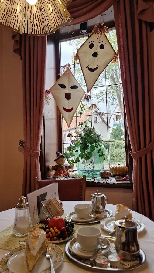 BookNoFees: Restaurang – Café am Rathaus – Werl – Kafé vid rådhuset, bild 2