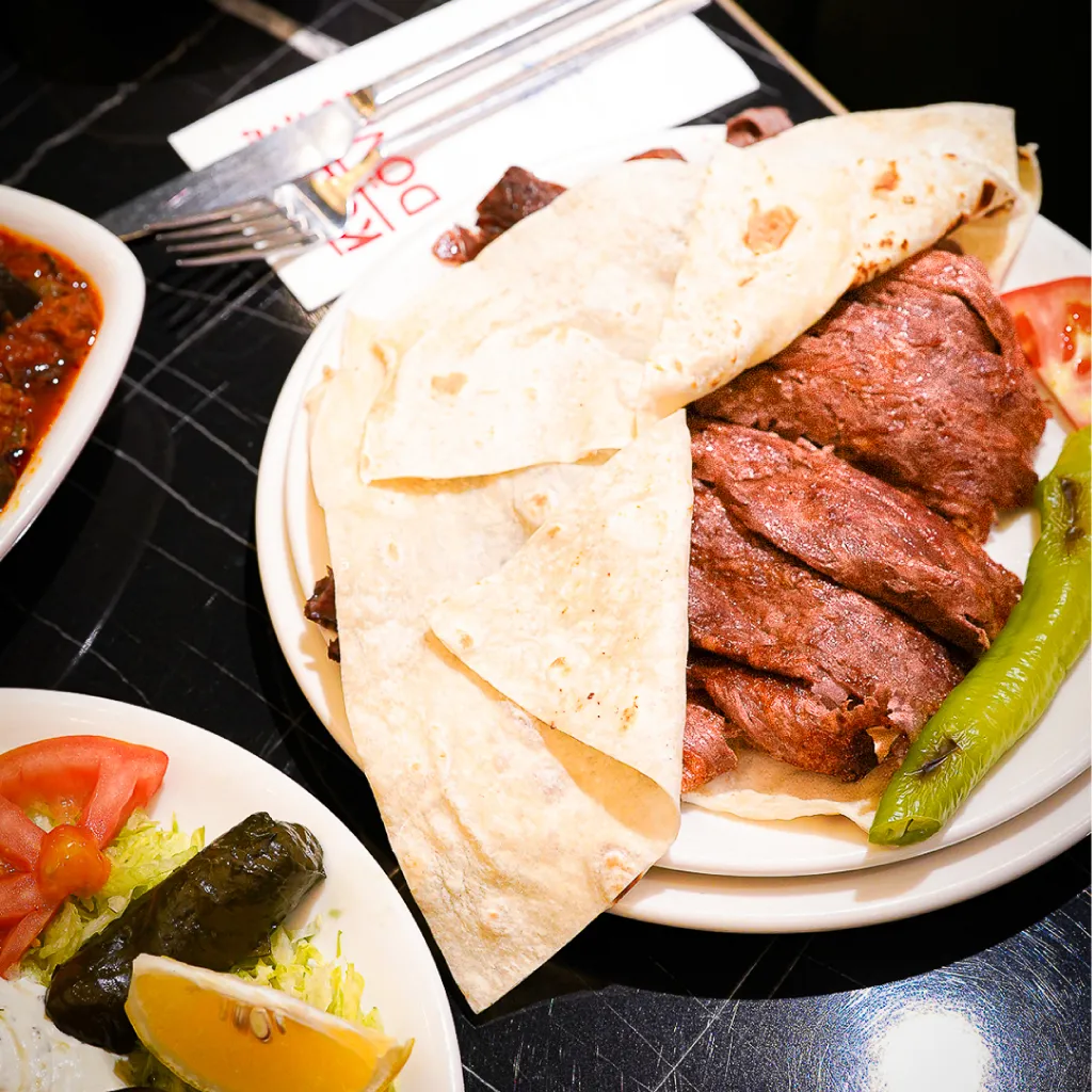 BookNoFees: Restaurang – Közde Döner – Vienna – Döner på glödande kol, bild 1