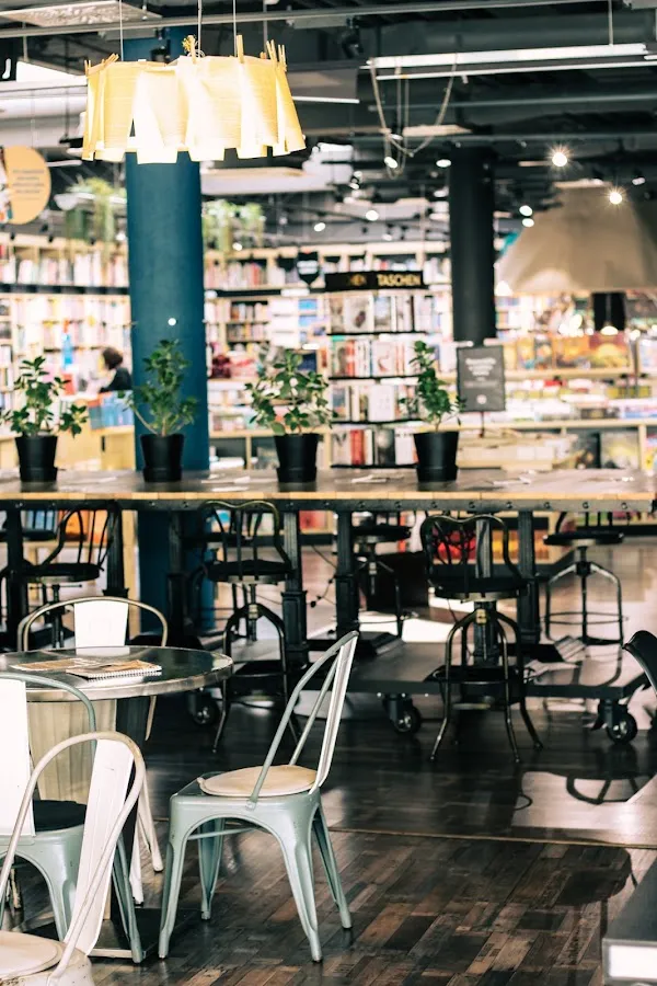 BookNoFees: Kafé – Foxford – Bratislava – Foxford, bild 1