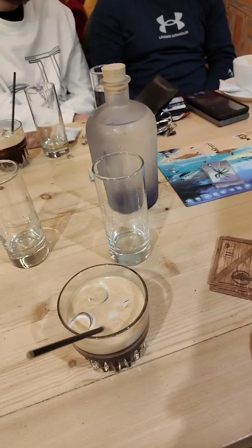 BookNoFees: Kafé – Playce Café – Athens – Playce Café, bild 2